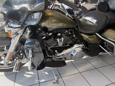 2018 HARLEY-DAVID FLHTK Base