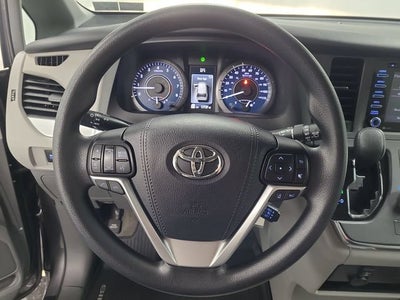 2018 Toyota Sienna LE Auto Access Seat