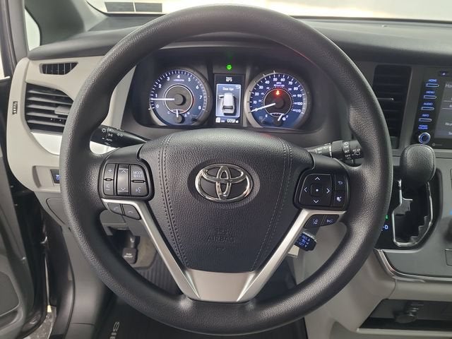 2018 Toyota Sienna LE Auto Access Seat