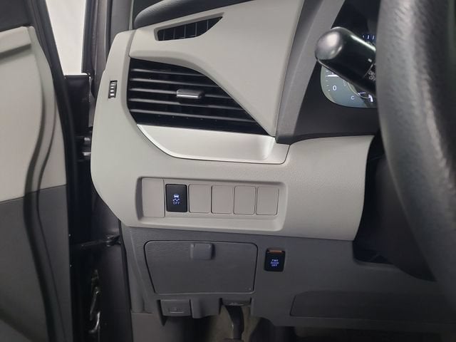 2018 Toyota Sienna LE Auto Access Seat