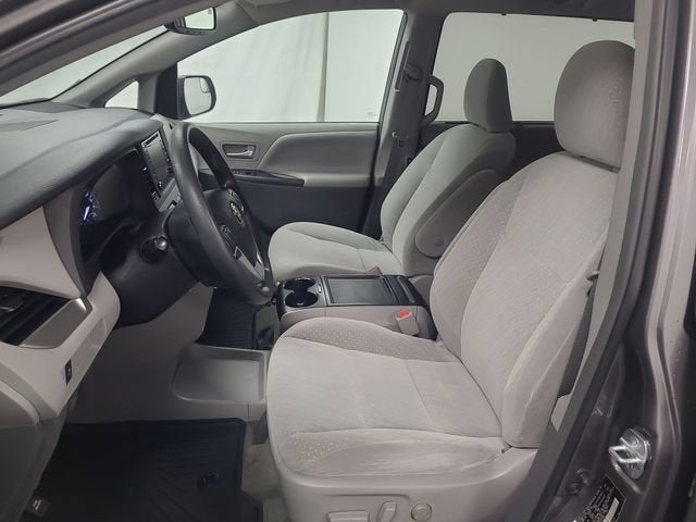 2018 Toyota Sienna LE Auto Access Seat