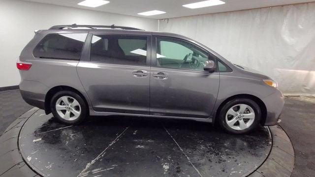 2018 Toyota Sienna LE Auto Access Seat