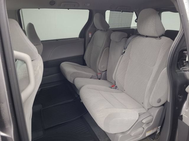 2018 Toyota Sienna LE Auto Access Seat