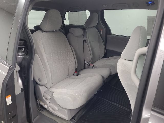 2018 Toyota Sienna LE Auto Access Seat