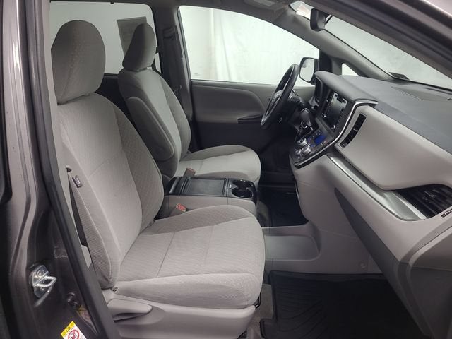 2018 Toyota Sienna LE Auto Access Seat
