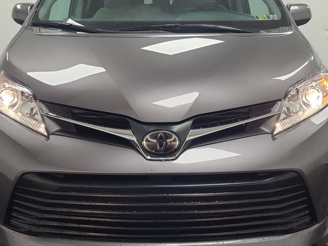 2018 Toyota Sienna LE Auto Access Seat