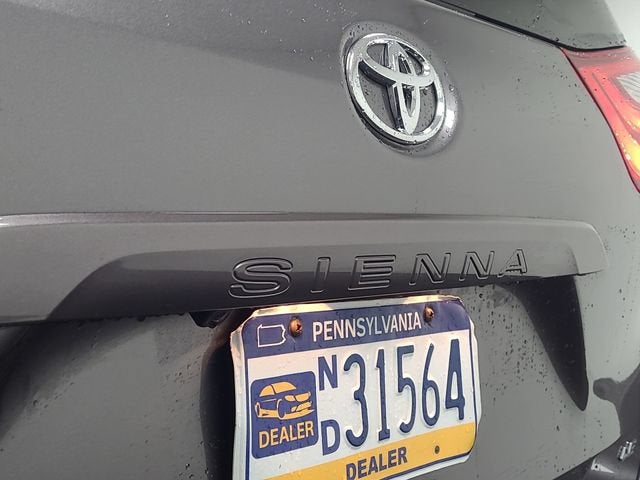 2018 Toyota Sienna LE Auto Access Seat