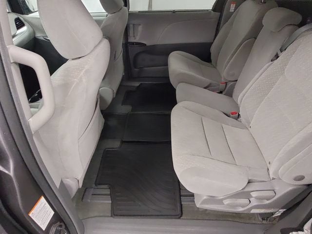 2018 Toyota Sienna LE Auto Access Seat