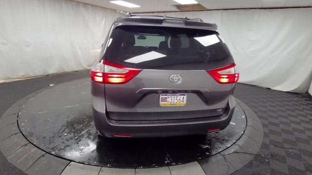 2018 Toyota Sienna LE Auto Access Seat