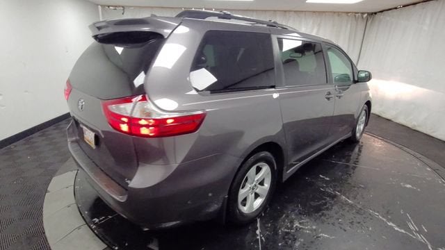 2018 Toyota Sienna LE Auto Access Seat