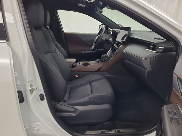 2023 Toyota Venza LE