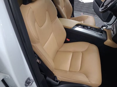 2018 Volvo XC90 Momentum