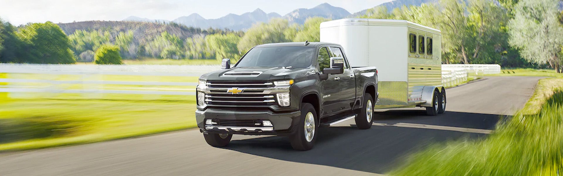 2022-Chevrolet-Silverado-2500-Hero-with-trailer